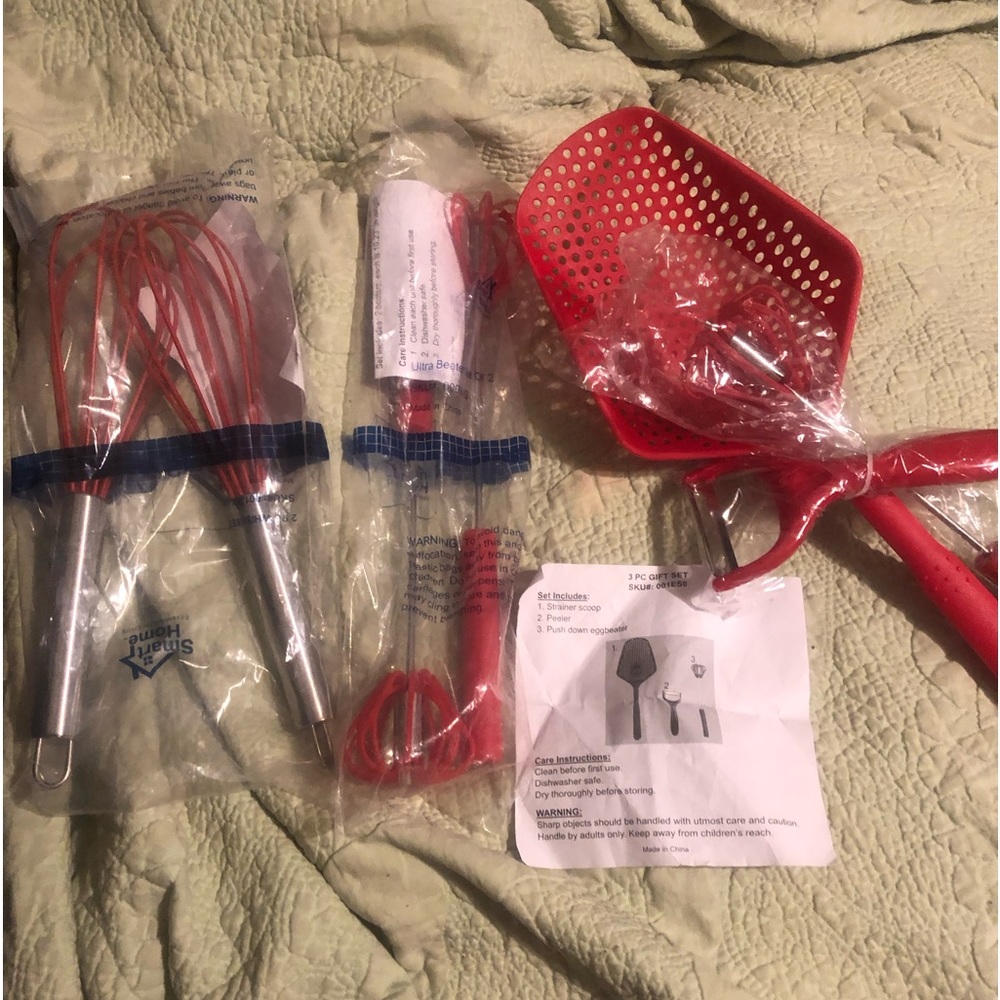7 PC Kitchen Set: 2 PC Whisk Set, 2 PC Ultra Beaters, Peeler, Strainer (MEW)